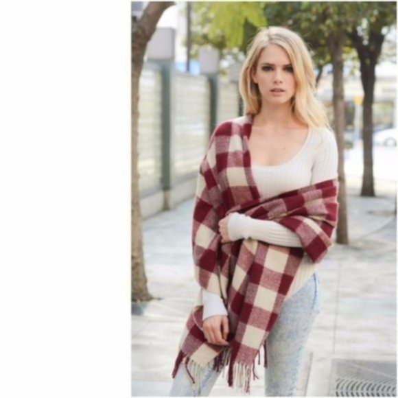 NEW Buffalo Check Blanket Scarf Shawl Plaid Wrap Fringe Burgundy Red Boutique - Picture 3 of 3